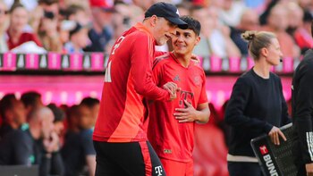 Matteo Pérez escuchando las indicaciones