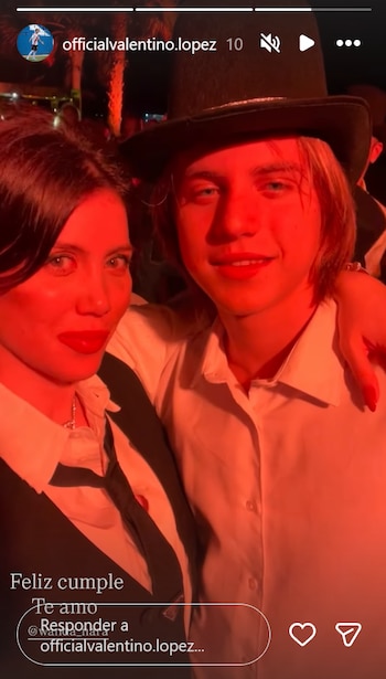 También compartió una postal del