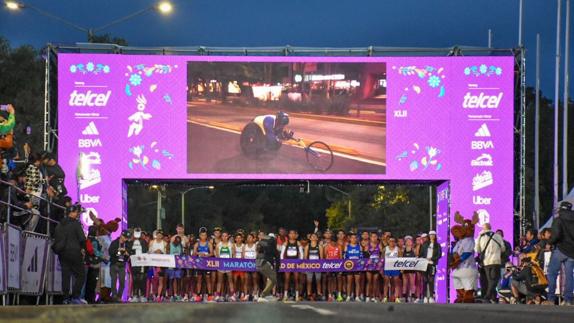 Corredores en silla de ruedas denuncian discriminación en el Maratón CDMX 2025 (X/ @MaratonCDMX)