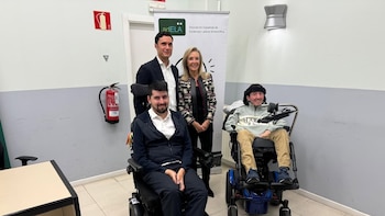 ElevenLabs y adELA se unen para que el paciente de ELA con afectación de la voz pueda preservarla con la IA