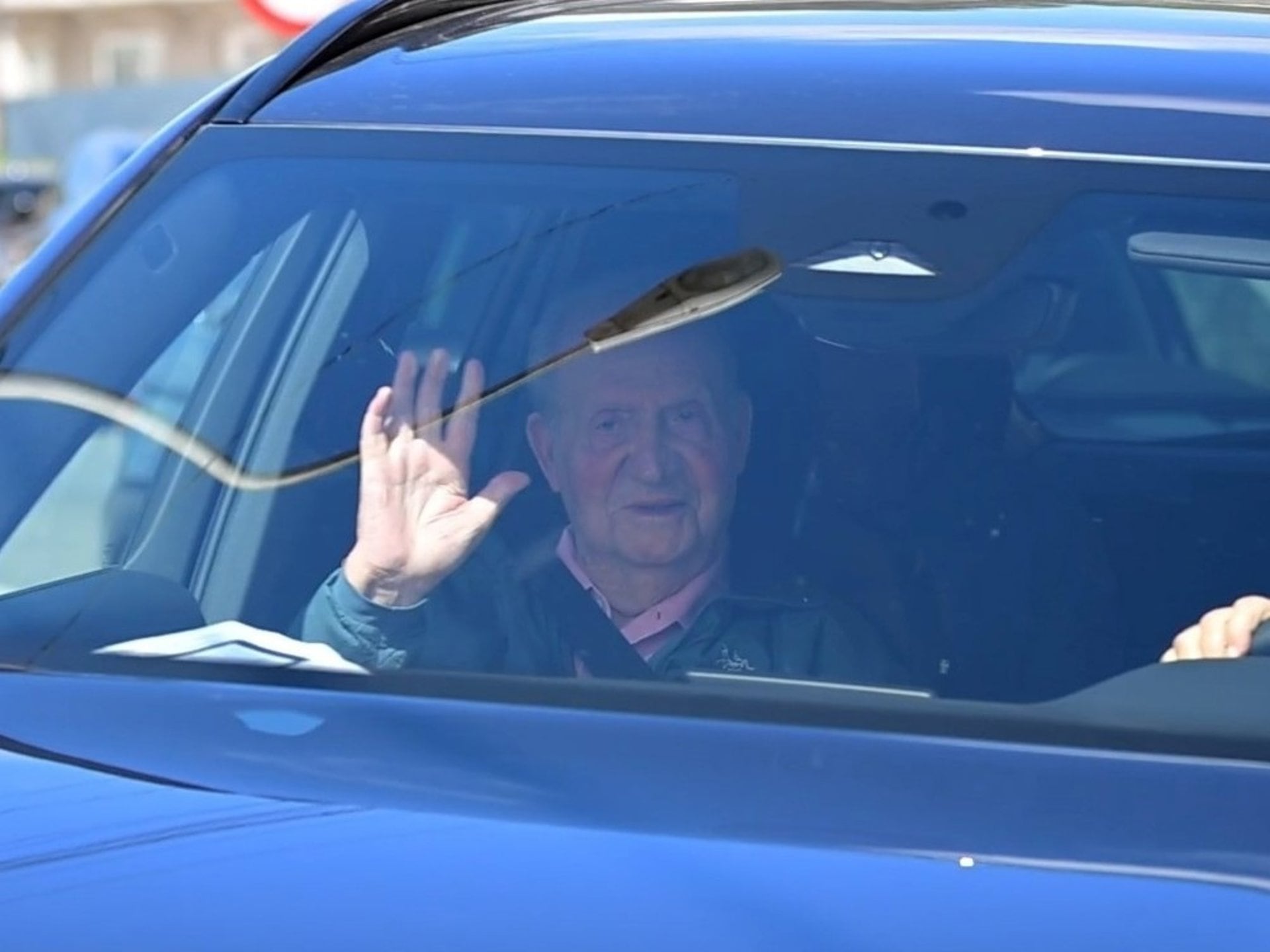 17/09/2026 Juan Carlos I reaparece sonriente junto a Pedro Campos durante una comida con amigos en SanxenxoPOLITICA EUROPA ESPAÑA SOCIEDAD