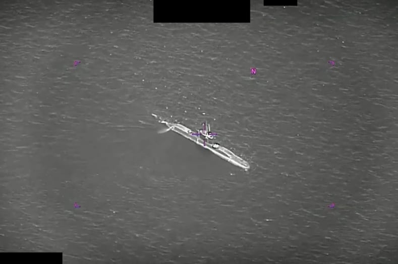 Entre los archivos desclasificados destaca el derribo de un objeto no identificado sobre el lago Huron en 2023 por un misil AIM-9X (Infobae en Vivo)