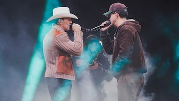 Yahir recibe críticas por cantar en concierto de Edén Muñoz: fans aseguran que “no tiene voz”