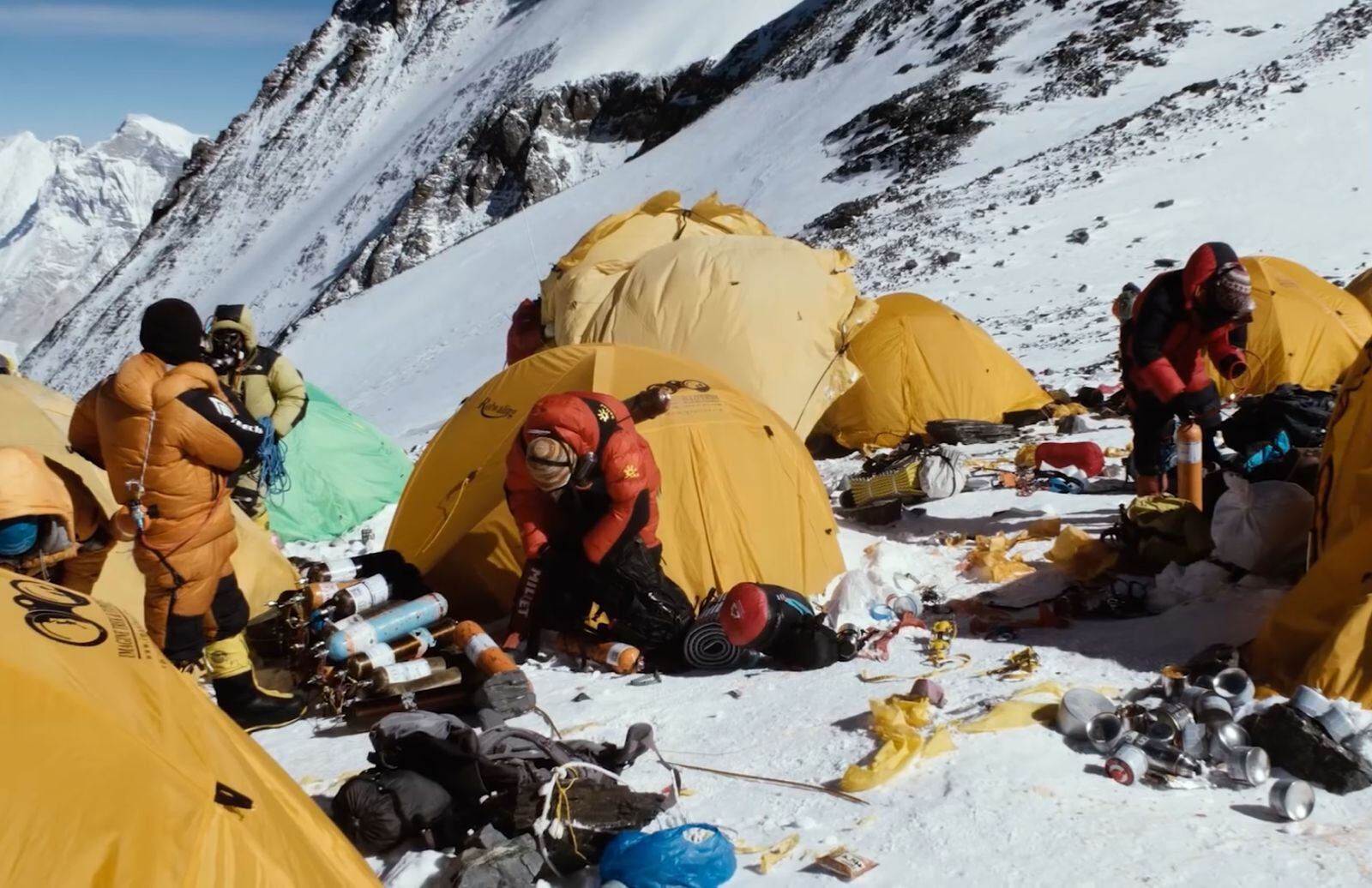 Los desechos humanos en alta montaña representan un riesgo ambiental para comunidades y ecosistemas locales (Captura de video: YouTube)