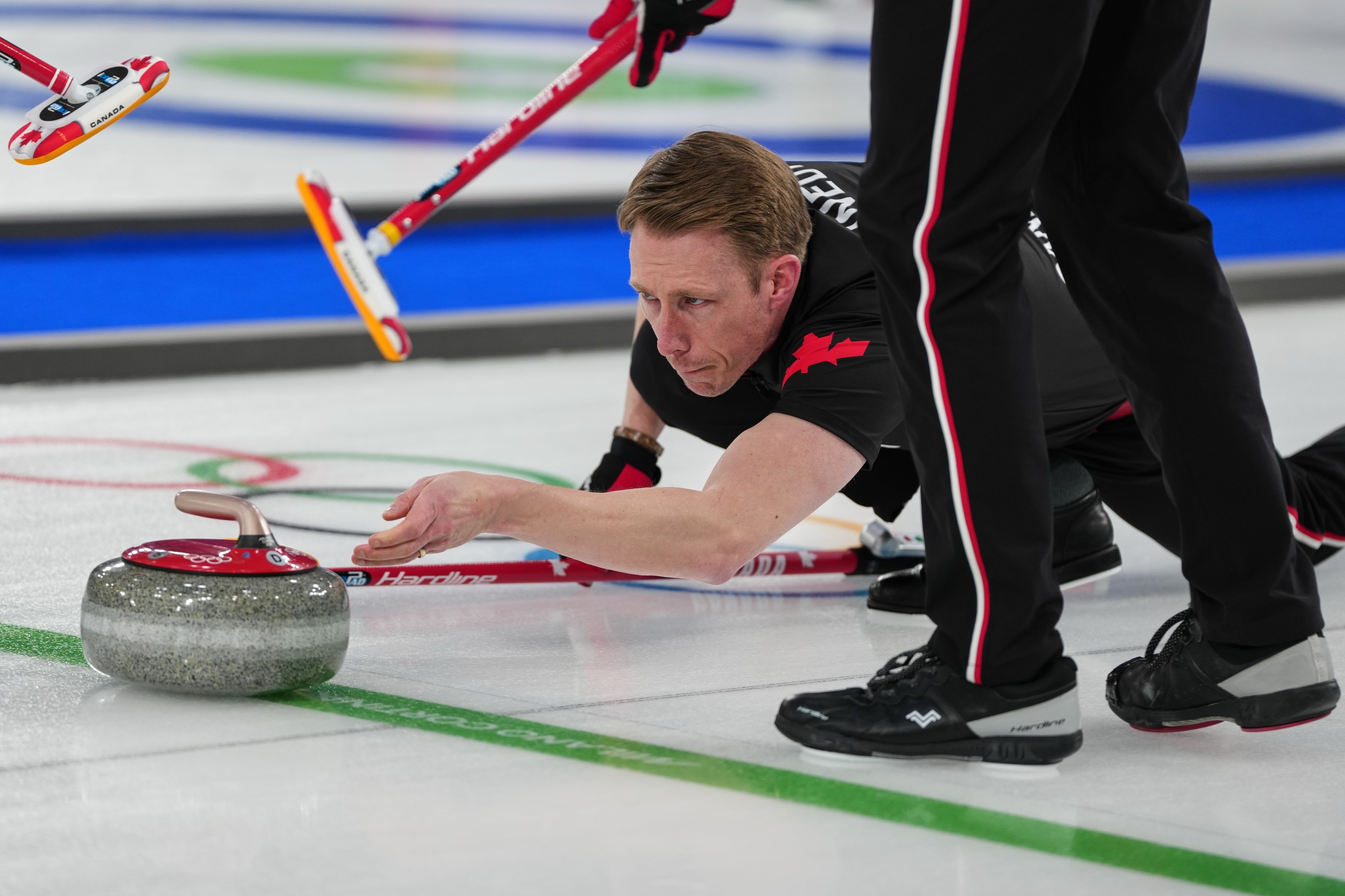 Un jugador de curling del equipo estadounidense defendió a otro jugador canadiense acusado de hacer trampa: “Están haciendo de esto algo más grave de lo necesario”