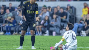 Carlos Vela contra Héctor Herrera,