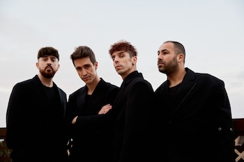 De izquierda a derecha: Rafa Pachón, Pepe Narváez, Diego Arroyo y Yago Banet, miembros de la banda 'Veintiuno'. (Warner Bros.)