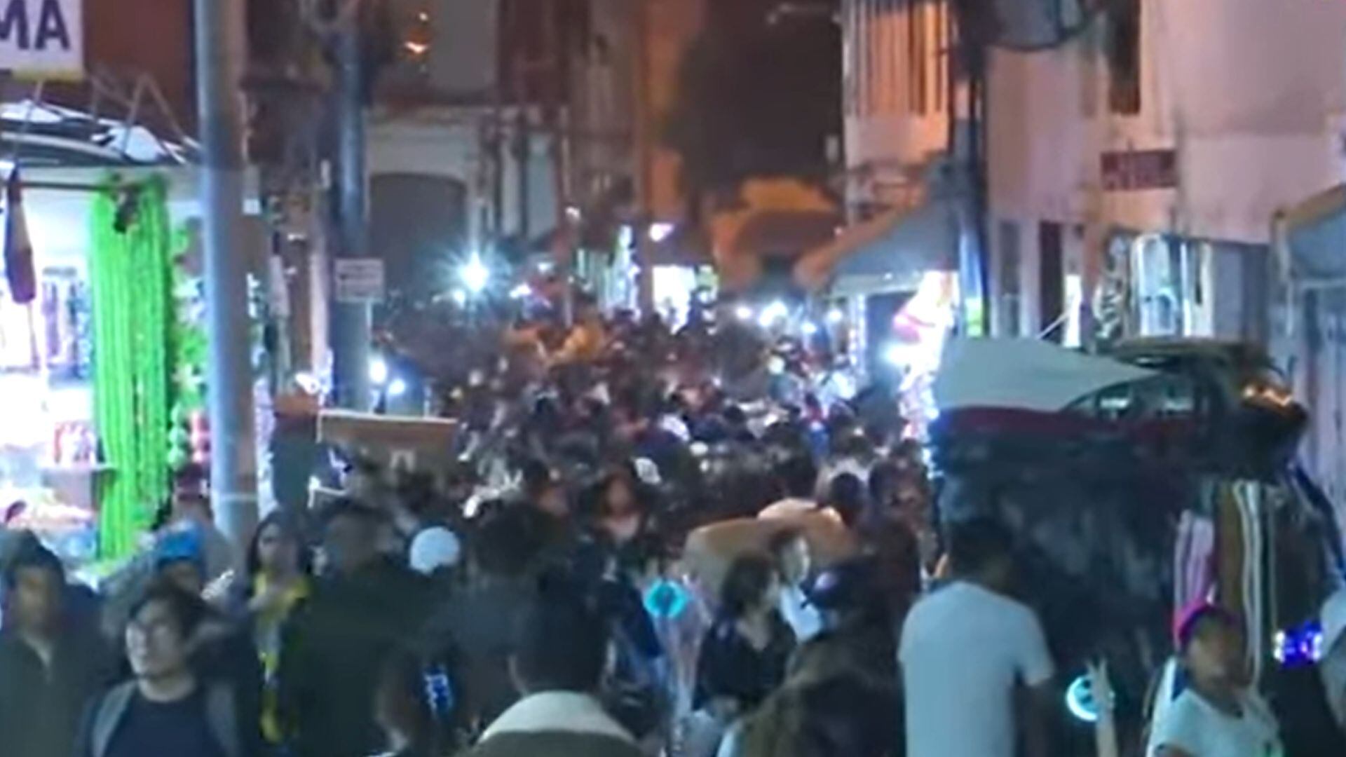 Mesa Redonda es una bomba de tiempo: ambulantes invaden vías desorden y caos en esta zona comercial a pocas semanas de la Navidad