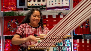 Una delegación de artistas viaja a Italia mostrando tradición y talento en una de las citas de diseño más influyentes. Las historias personales detrás de cada obra y el desafío de brillar más allá de las fronteras (Foto cortesía INGUAT)