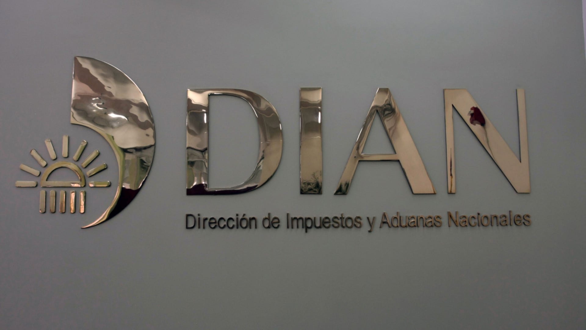La entidad registra problemas operativos y congestión en el trámite. El proceso también exige un certificado de la UPME para acceder a los beneficios tributarios Foto: Colprensa