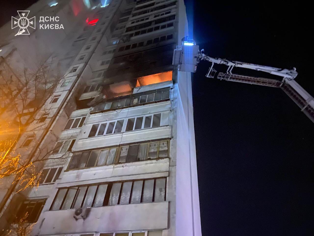 Un piso de un edificio completamente en llamas (Facebook)