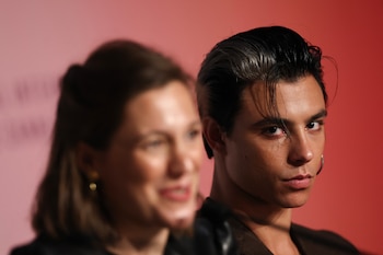 Mitch Robles junto a Carla Simón, directora de 'Romería' (REUTERS/Stephane Mahe)
