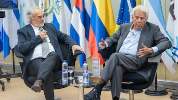 Felipe González en un acto recogiendo el premio Ana Frank