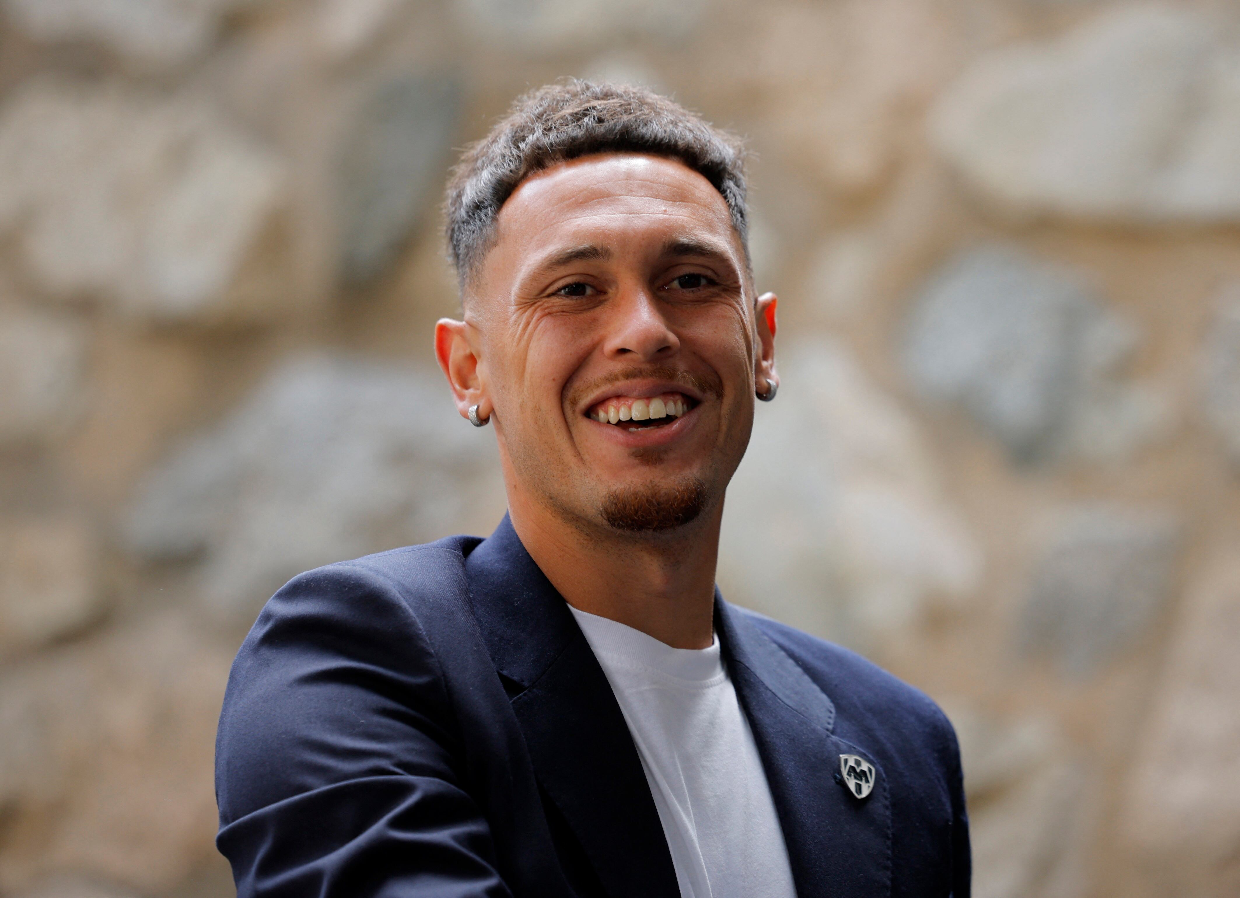 Así quedó Lucas Ocampos tras accidentarse en un scooter (REUTERS/Mike Blake)