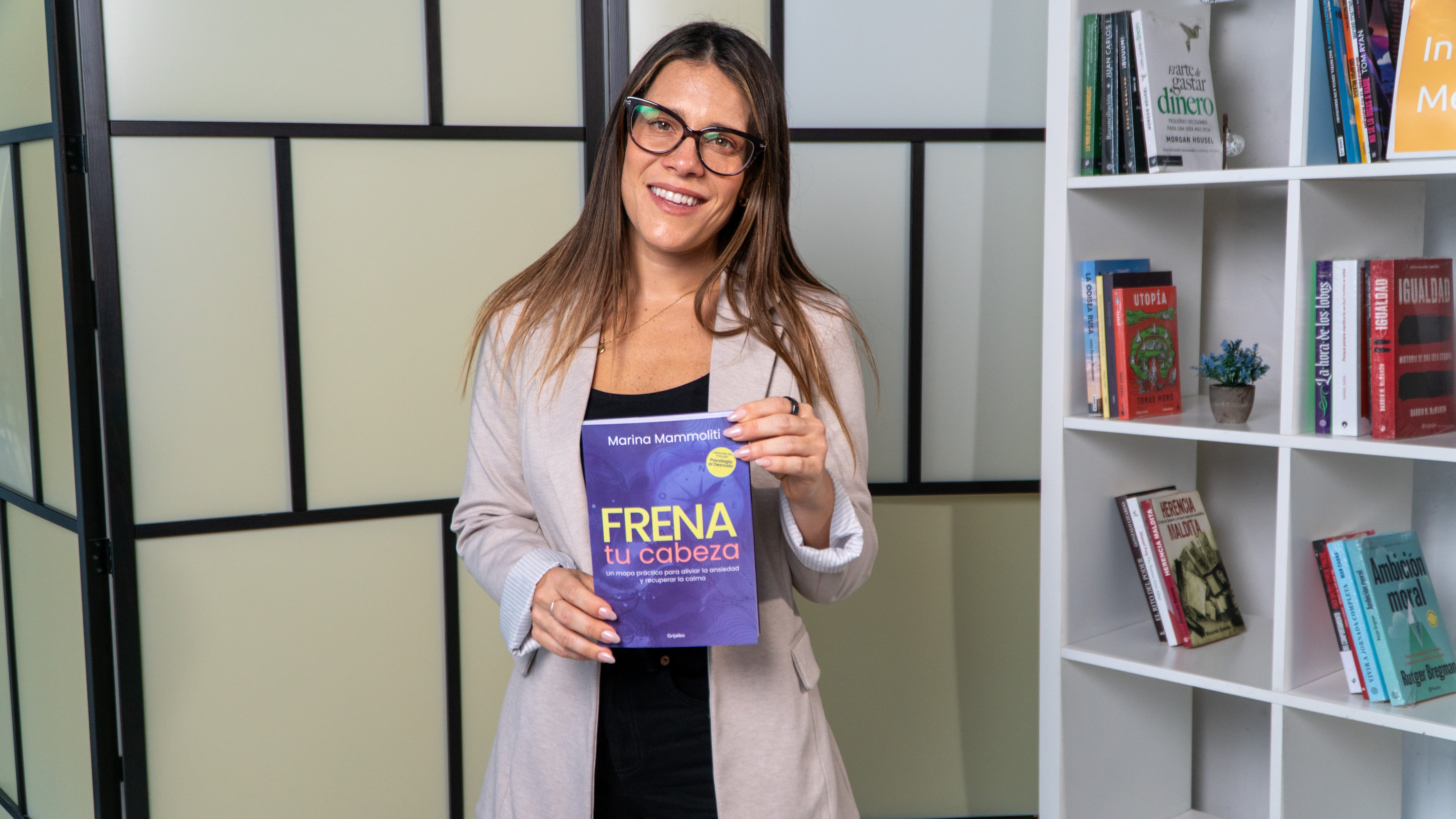 La psicóloga-influencer Marina Mammoliti visitó México presentando su nuevo libro