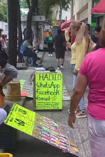 Un cartel fluorescente que promete