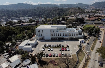 El Hospital Veterinario Chivo Pets superó los seis millones de atenciones desde su apertura en febrero de 2022. (REUTERS/Jose Cabezas/File Photo)