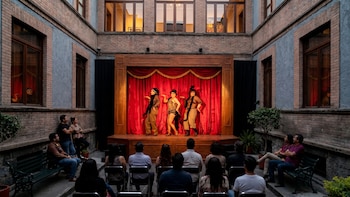 Transforman recinto cultural en el primer cabaret público de la CDMX y decisión de Cultura desata indignación