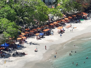 La presencia de drones en las playas del Pacífico Central de Costa Rica se ha convertido en un elemento clave para el resguardo de quienes visitan la zona durante la Semana Santa. Foto cortesía.