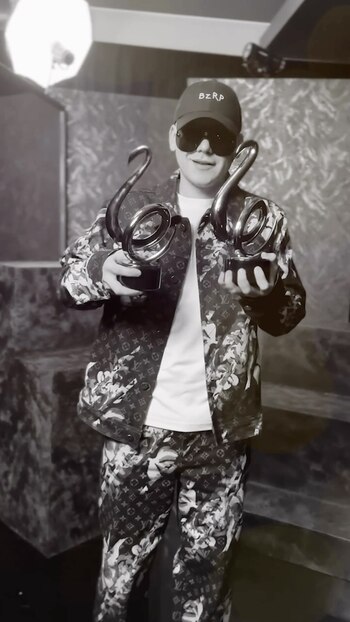 Bizarrap se alzó con dos