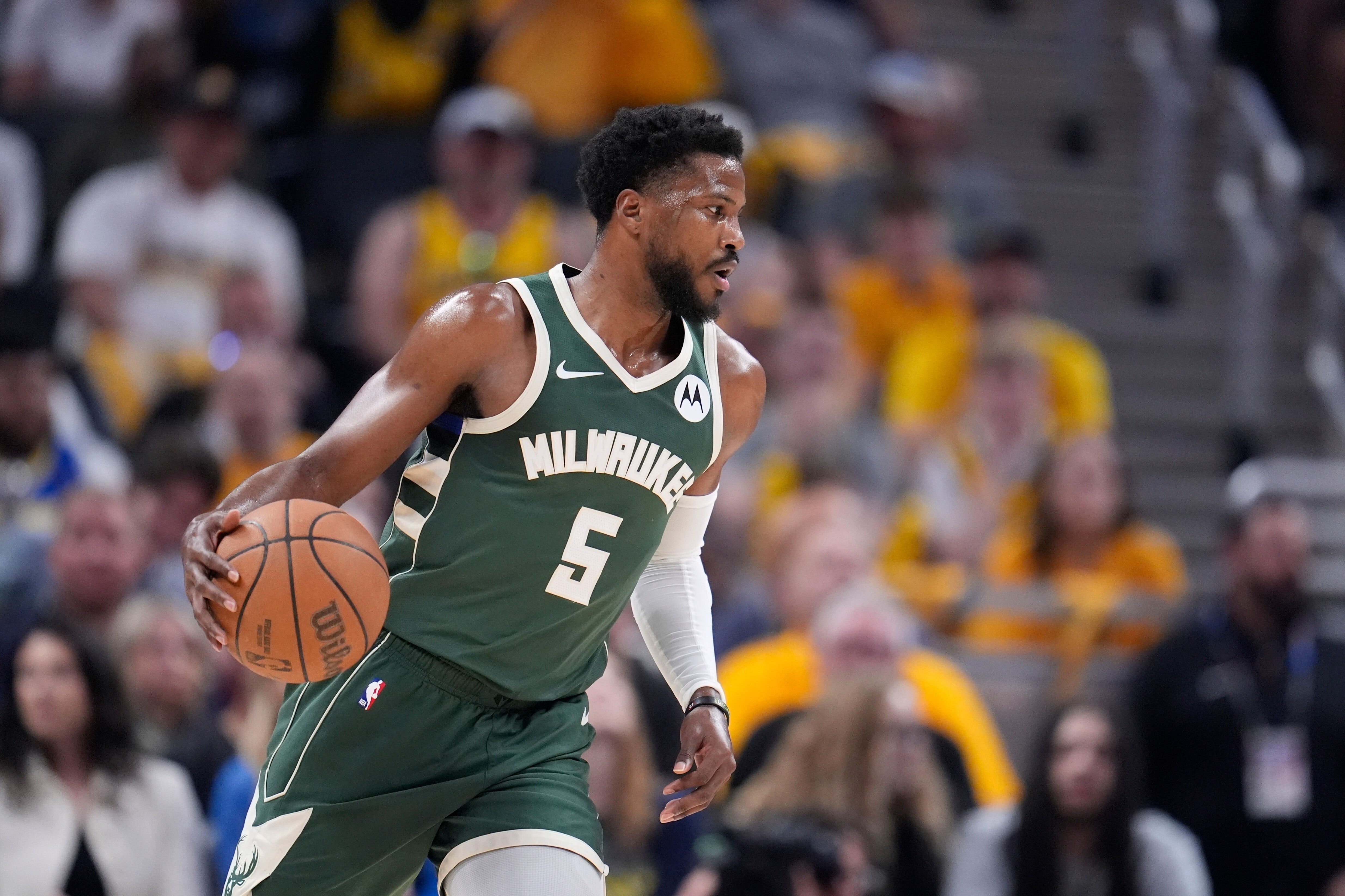 Malik Beasley, durante un partido con los Milwaukee Bucks (AP Foto/Michael Conroy, file)