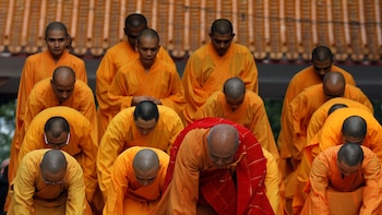 Las autoridades de Sri Lanka detuvieron a 22 monjes budistas con más de 110 kilogramos de droga