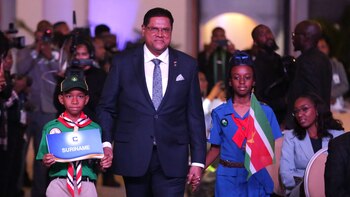 El presidente de Surinam espera