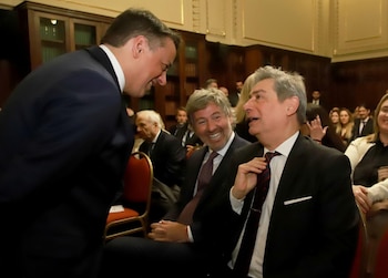 Juan Tomás Rodríguez Ponte conversa junto a Juan Bautista Mahiques y Horacio Rosatti