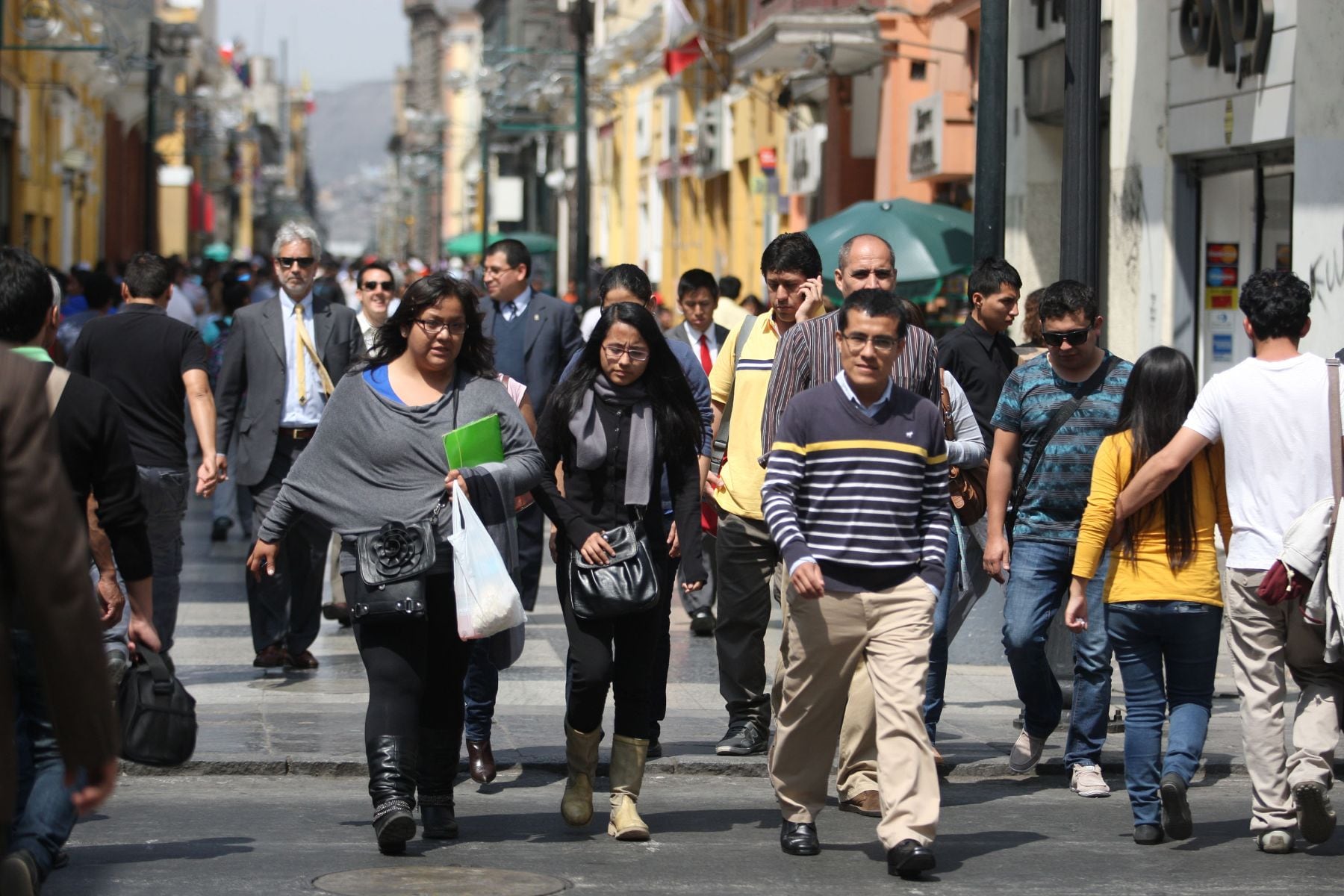 El brillo solar volvió a notarse en Lima, después de una seman de frío y lloviznas. (Andina)