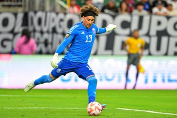 Memo Ochoa mantuvo en ceros