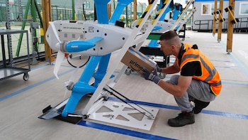 Amazon planea extender sus operaciones de reparto con drones a cientos de localidades de Estados Unidos antes del término de 2026 (Captura de video)