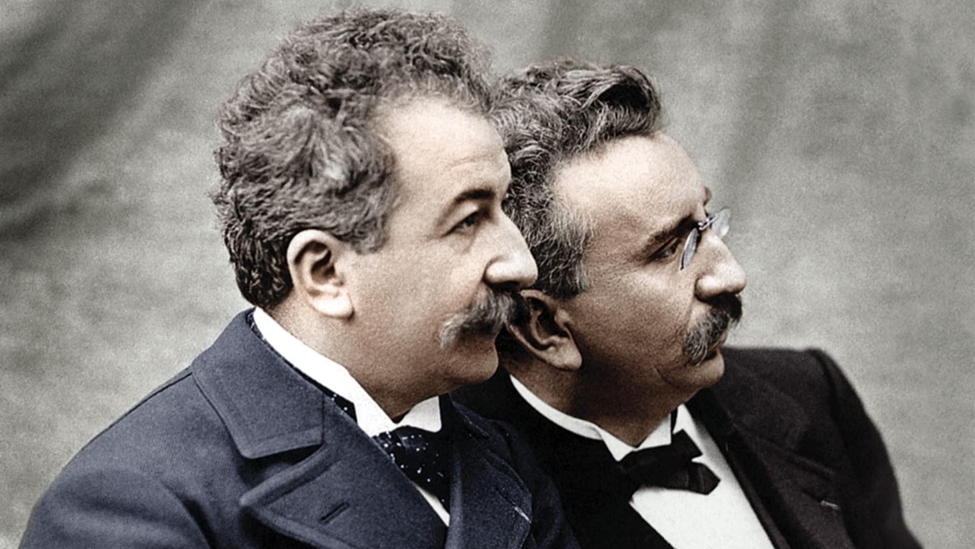 Los hermanos Lumière, creadores del cinematógrafo que cautivó a París y al mundo a partir de 1895.