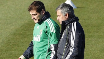 José Mourinho e Iker Casillas en un entrenamiento en el Real Madrid.