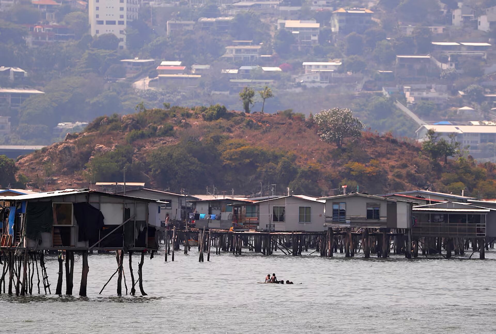 El esfuerzo australiano tiene impacto internacional: cientos de vidas salvadas cada año en países vecinos como Papúa Nueva Guinea (EFE/REUTERS)