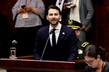 Niels Olsen pronuncia su discurso mientras la Asamblea Nacional de Ecuador lo elige como su nuevo presidente durante una sesión en Quito, Ecuador, el 14 de mayo de 2025
REUTERS/Karen Toro