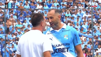 Hernán Barcos y Pablo Guede protagonizaron fuerte discusión en el Alianza Lima vs Sporting Cristal: “Eres un cag**”