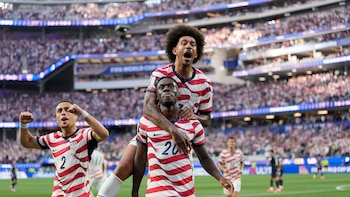 Estados Unidos se impone y golea a Paraguay 4-1 en su debut mundialista