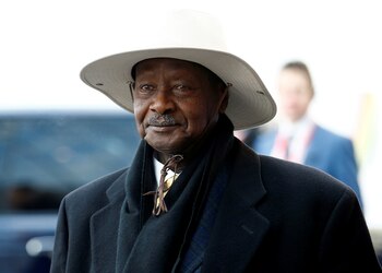 Museveni llega a la Cumbre