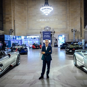 Horacio Pagani con algunos ejemplares