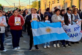 Docentes, alumnos y vecinos de Esquina marcharon en silencio por Nancy Godoy