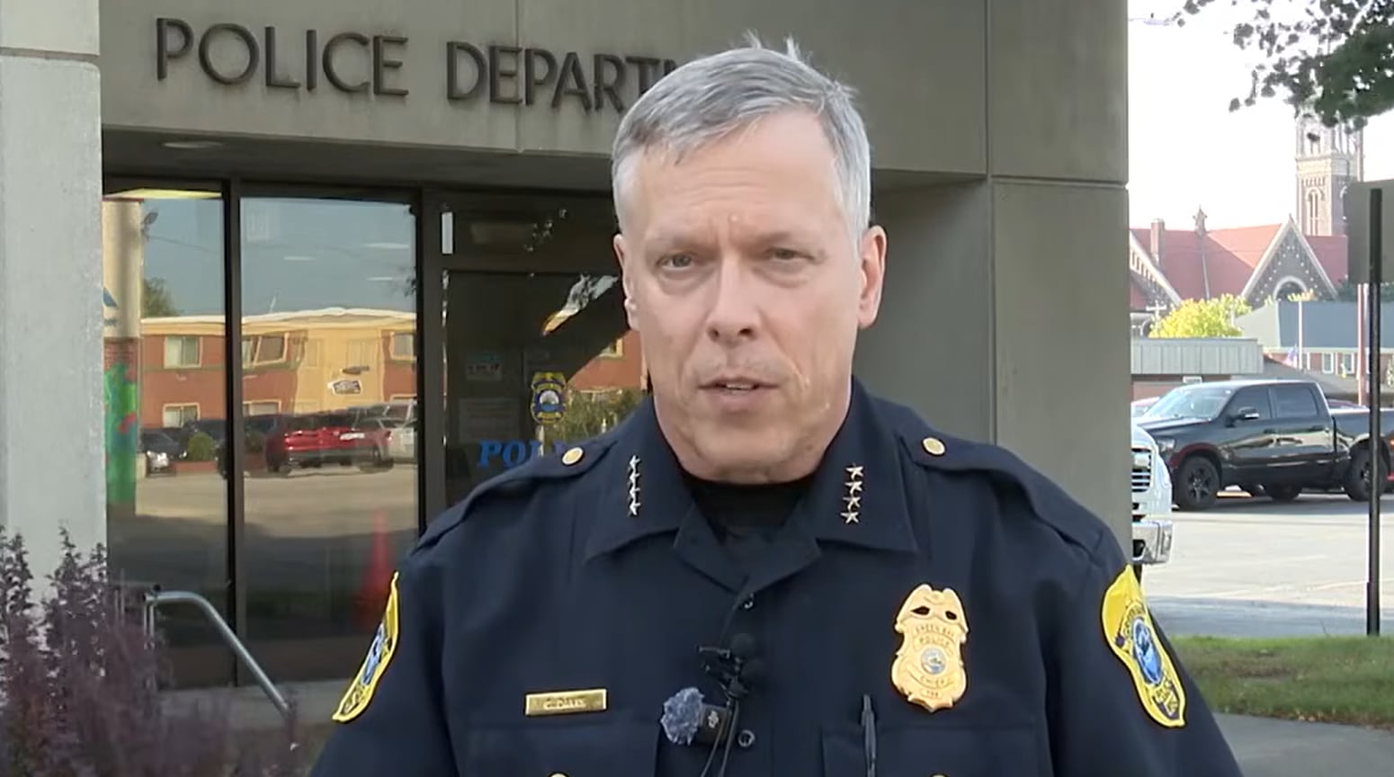 El jefe de policía Chris Davis afirmó que no estaba determinado si el vehículo estaba vinculado al disturbio inicial (WISN 12 News)