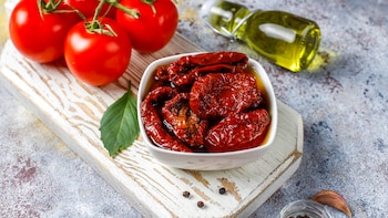 Ensalada de pasta con tomates desecados de Jordi Cruz, estrella Michelin: “Es una elaboración que está rica a temperatura ambiente y es difícil que se estropee”