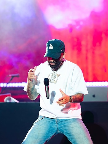 Arcángel interpreta sus éxitos en