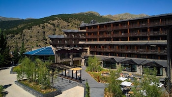 Park Piolets Hotel & Spa, en Andorra (Web del hotel).