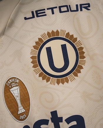 Los detalles de la nueva camiseta de Universitario por el Señor de Los Milagros.