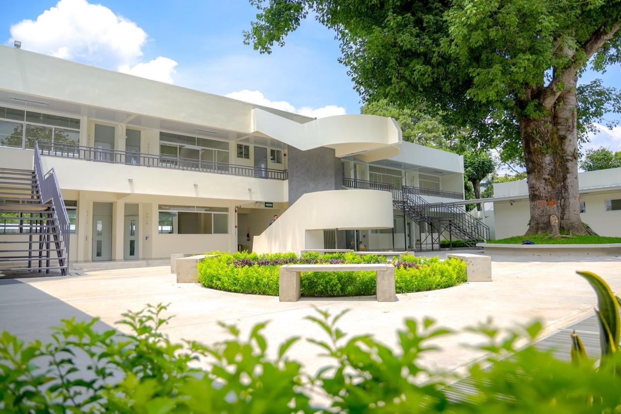 El programa “Dos Escuelas por Día” invirtió más de $730 millones en la modernización de la educación pública de El Salvador entre mayo de 2025 y mayo de 2026. (Foto: Secretaría de Prensa)