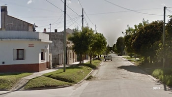 Una mujer se ganó la confianza de un jubilado, entró a su casa con tres hombres y lo desvalijó