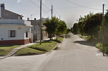 La víctima permaneció atada de manos mientras los asaltantes buscaban dinero en la vivienda