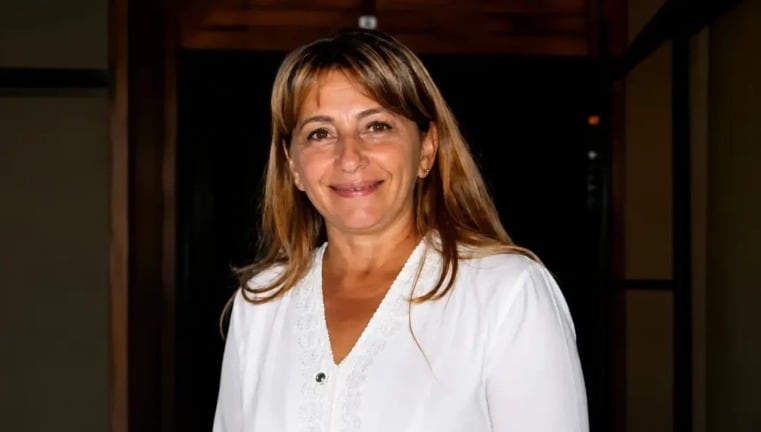 La víctima, Graciela Martínez, en una foto de 2014 durante un encuentro de abogados en Brasil, fue enterrada en el jardín de su casa por su propio hijo, quien la asesinó (Anticipos)