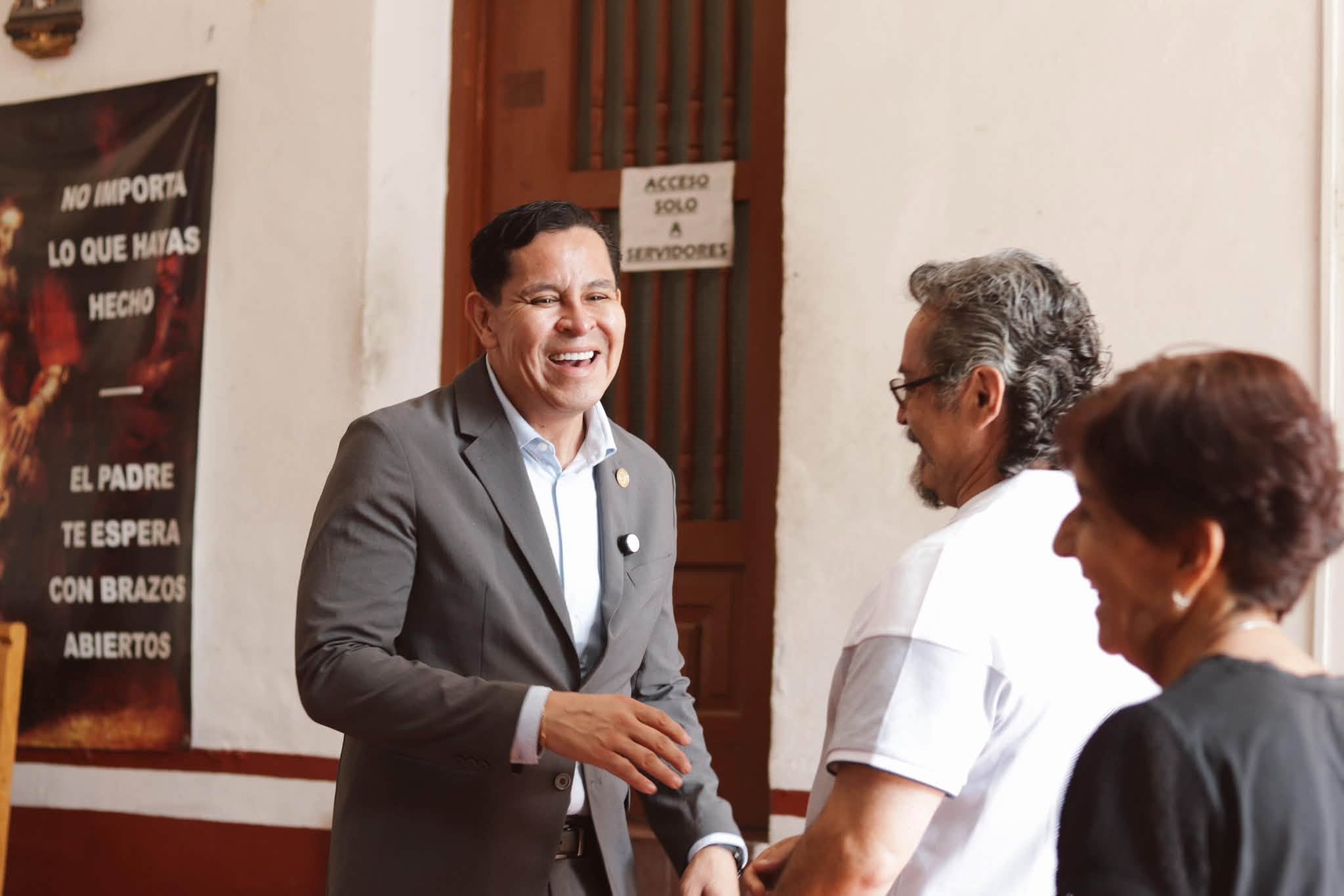 El morenista planteó que el examen toxicológico se realice en cualquier laboratorio que indique el partido y llamó a que la ciudadanía impulse esa exigencia. Crédito: Facebook/Juan Angel Flores Bustamante
